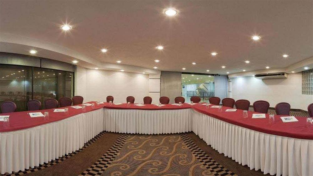 Holiday Inn Express Toluca By Ihg Exterior foto
