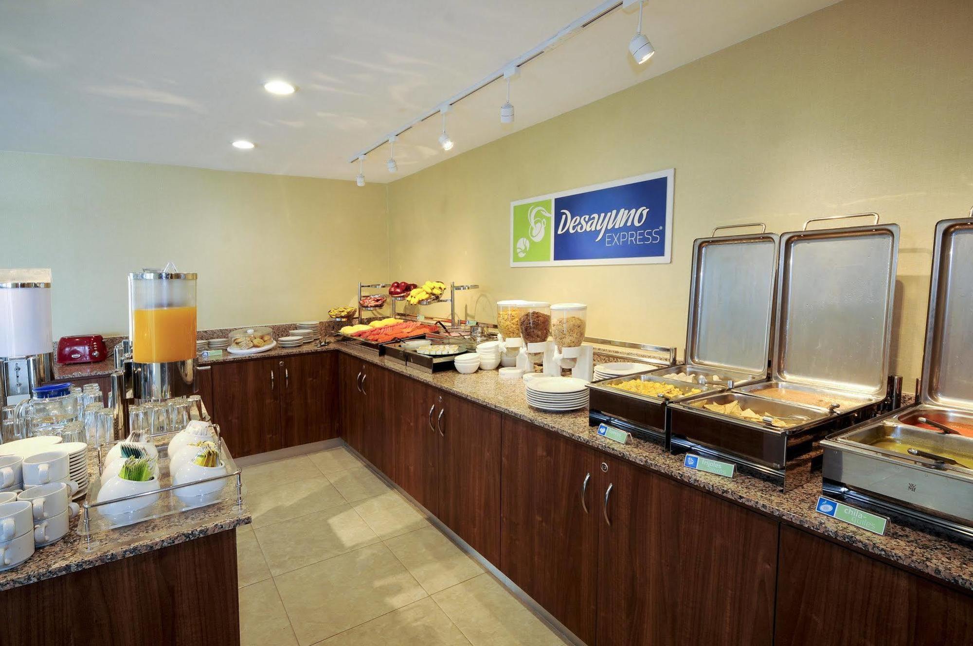 Holiday Inn Express Toluca By Ihg Exterior foto