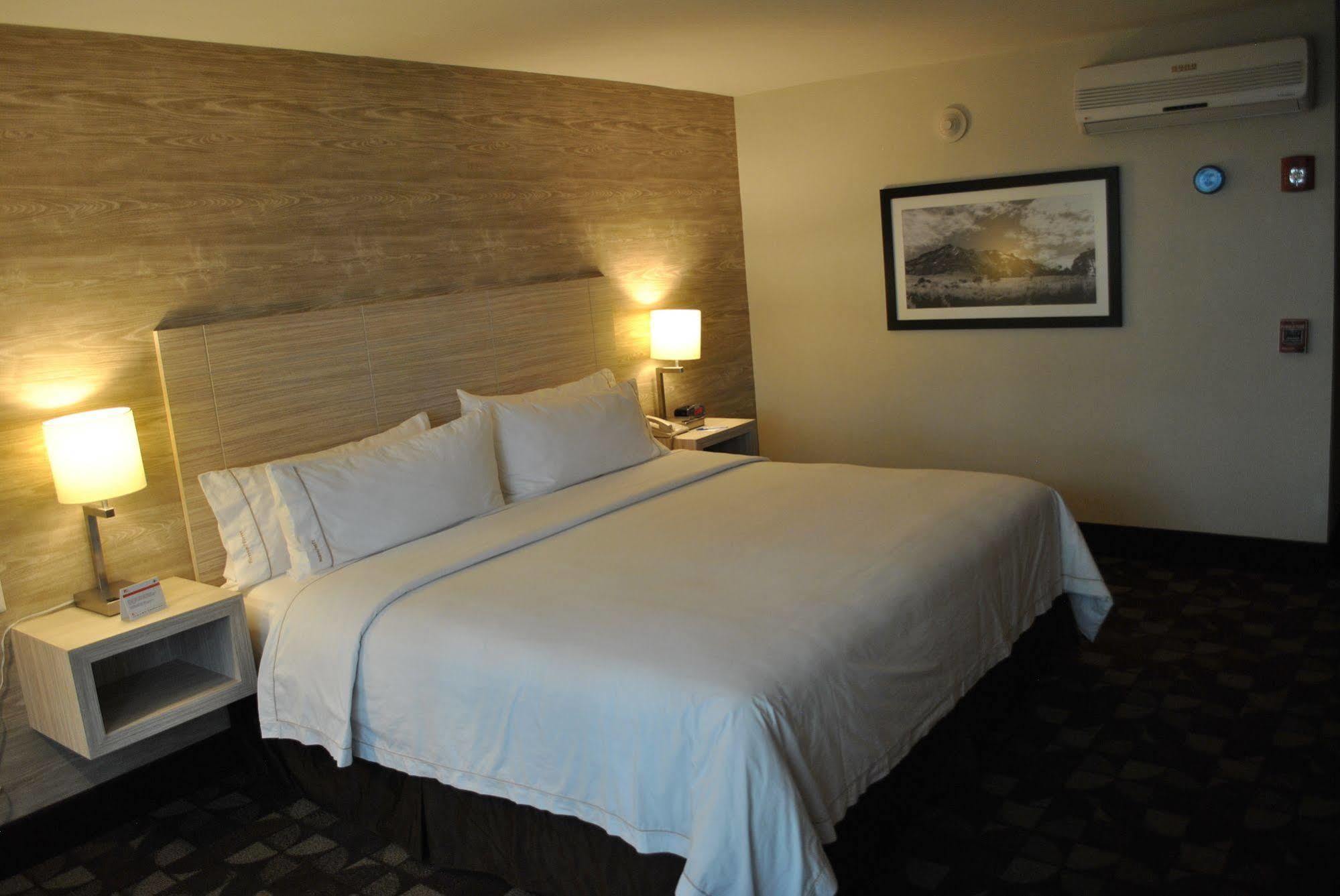 Holiday Inn Express Toluca By Ihg Exterior foto